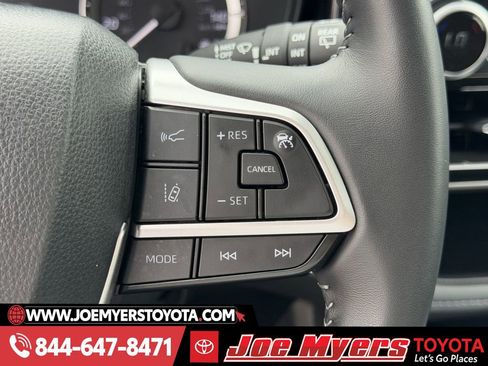 Used 2025 Toyota Highlander LE image 23
