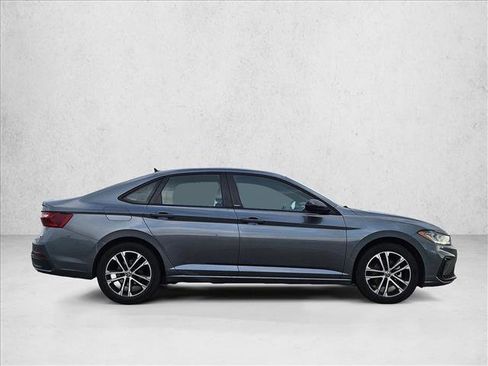 Used 2025 Volkswagen Jetta Sport image 4