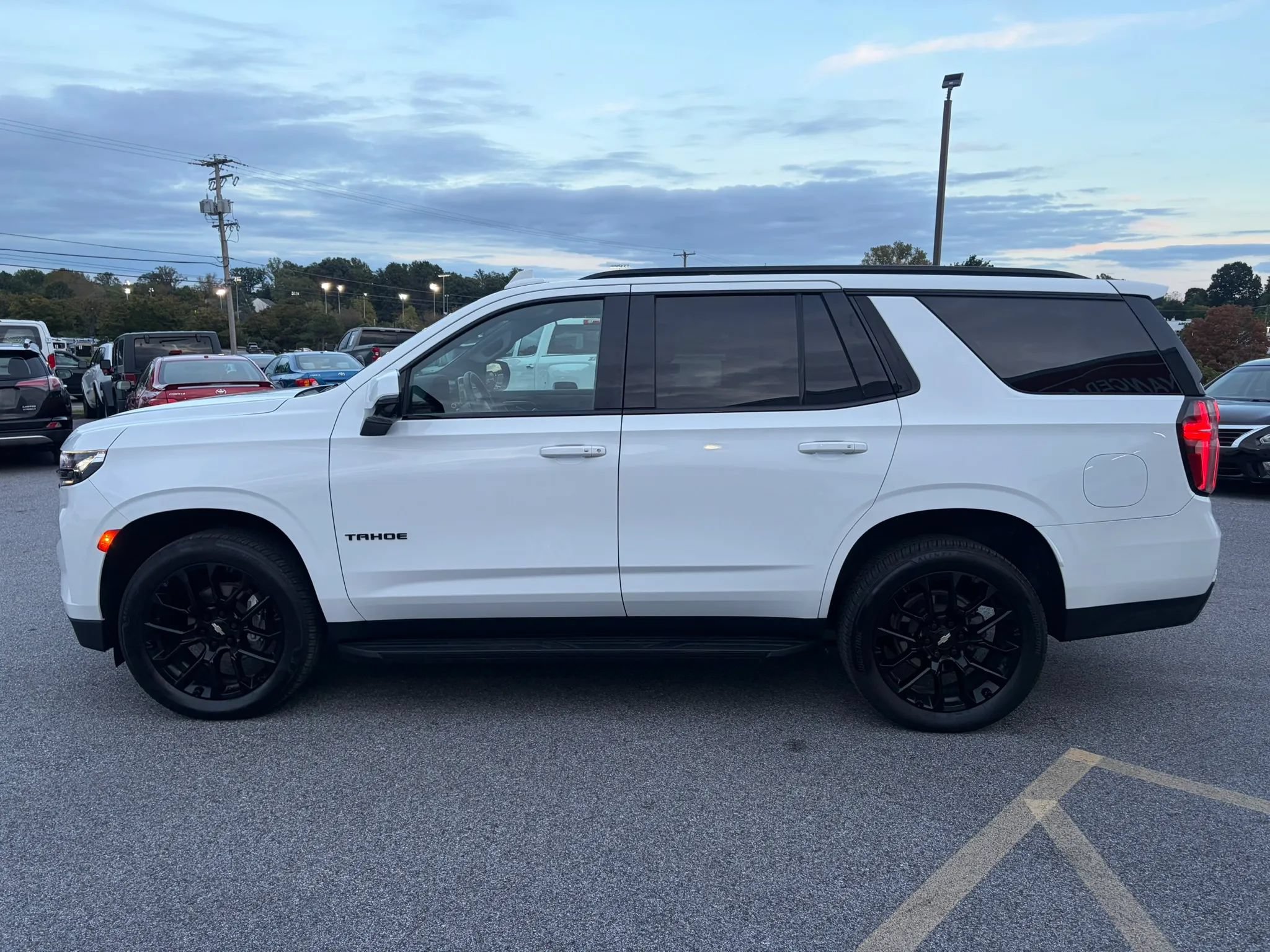Used 2022 Chevrolet Tahoe RST w/ Luxury Package AWD/4WD image 18