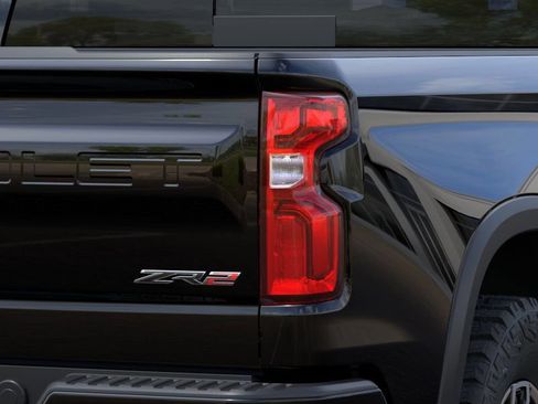Used 2025 Chevrolet Silverado 1500 ZR2 AWD/4WD image 11