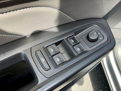 Used 2023 Volkswagen Atlas Cross Sport SE AWD/4WD image 35