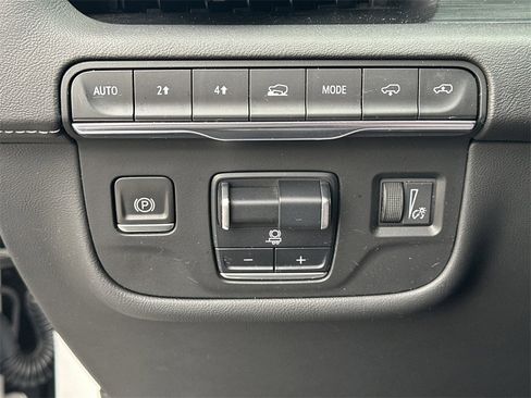 Used 2022 Cadillac Escalade ESV Premium Luxury w/ Performance Package image 31