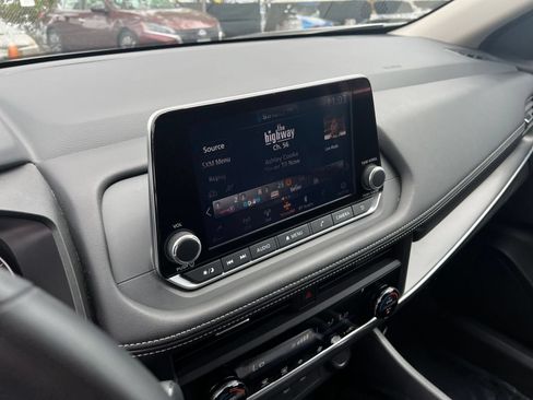 Used 2025 Nissan Rogue SV FWD image 20