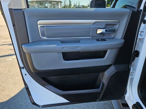 Used 2018 RAM 1500 Classic SLT AWD/4WD image 14
