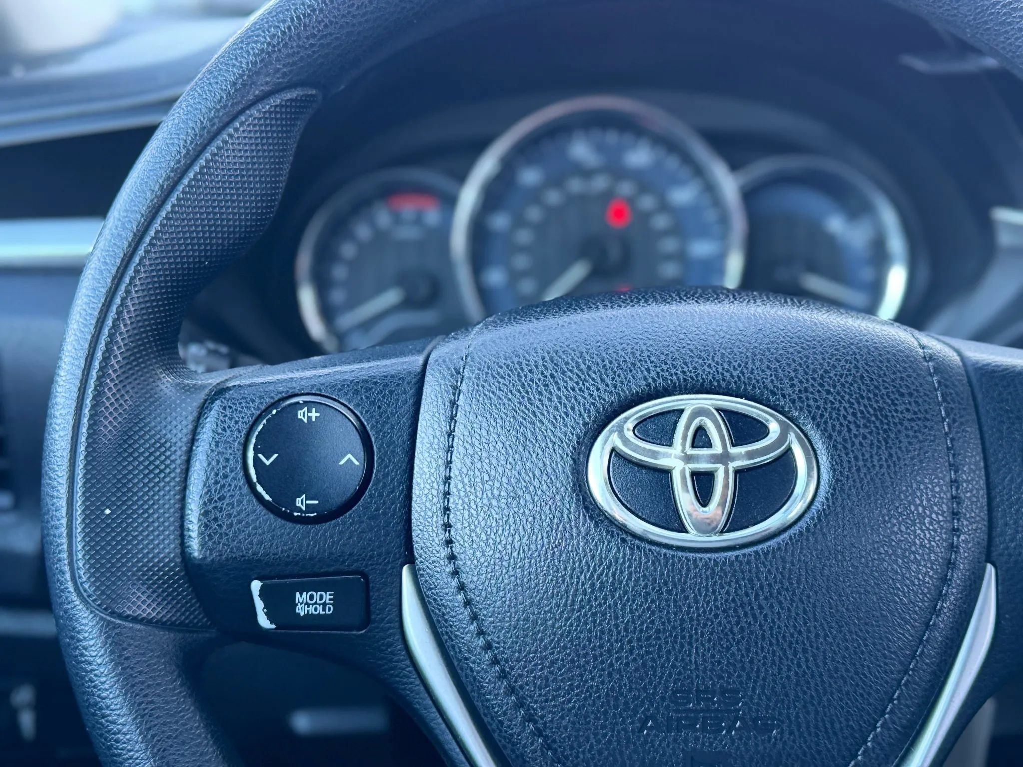 Used 2015 Toyota Corolla L FWD image 16