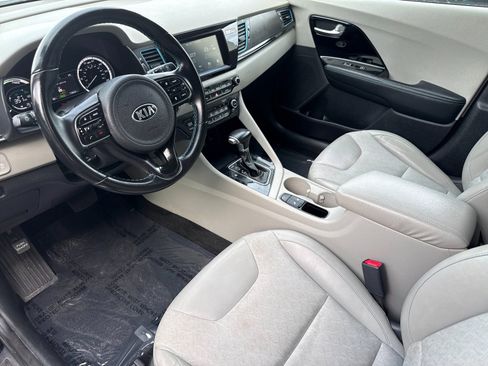 Used 2018 Kia Niro EX image 9