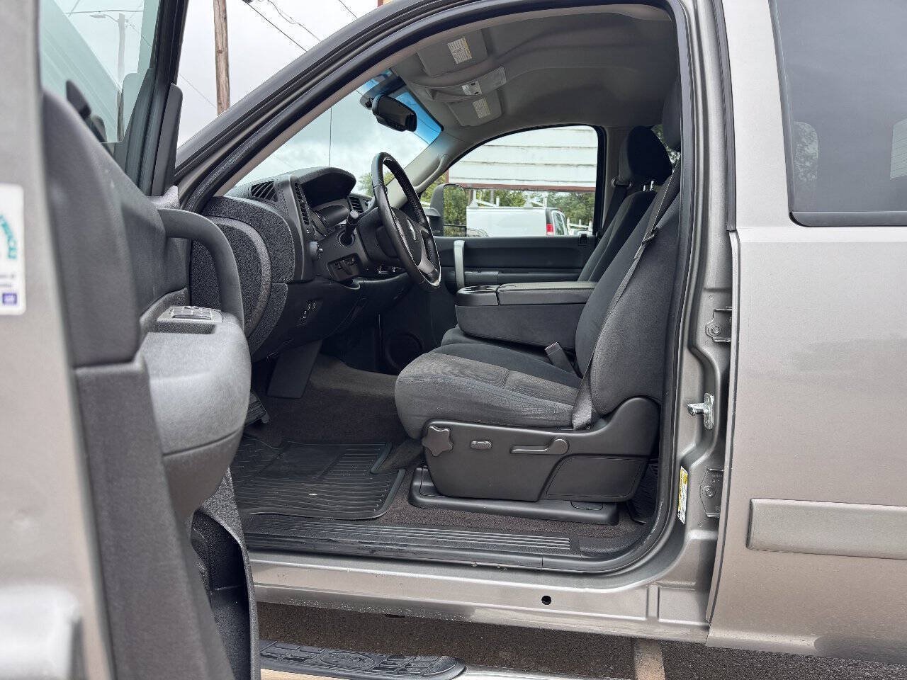 Used 2007 Chevrolet Silverado 2500 LT w/ 1LT Convenience Package AWD/4WD image 12