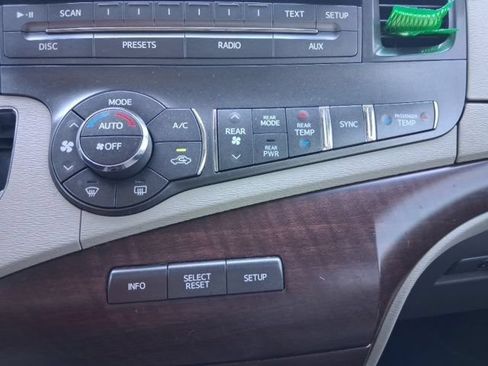 Used 2012 Toyota Sienna XLE w/ Entertainment Pkg FWD image 29