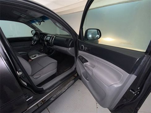 Used 2015 Toyota Tacoma PreRunner image 23