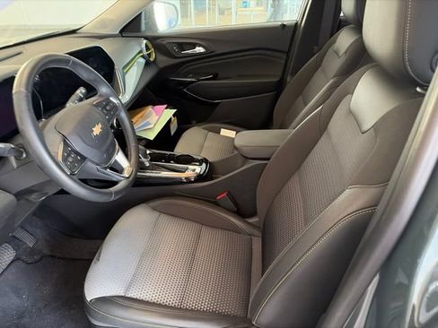 Used 2025 Chevrolet Trax LT w/ Driver Confidence Package FWD image 13