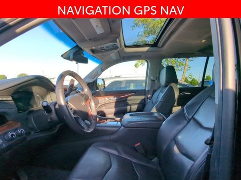 Used 2017 Cadillac Escalade ESV Luxury AWD/4WD image 6