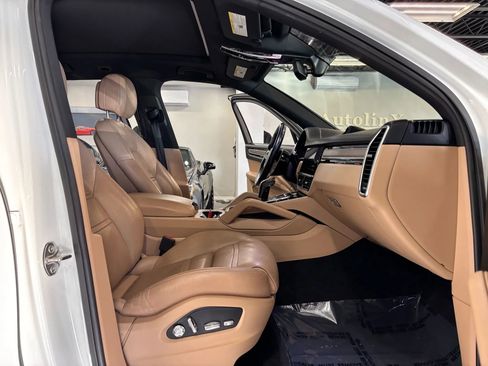 Used 2019 Porsche Cayenne S AWD/4WD image 21