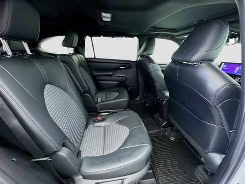 Used 2024 Toyota Highlander XSE image 21