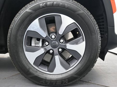 Used 2022 Jeep Grand Cherokee Limited 4xe w/ Luxury Tech Group II image 11