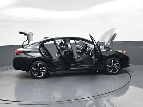 New 2025 Nissan Versa SR w/ Trunk Package image 36