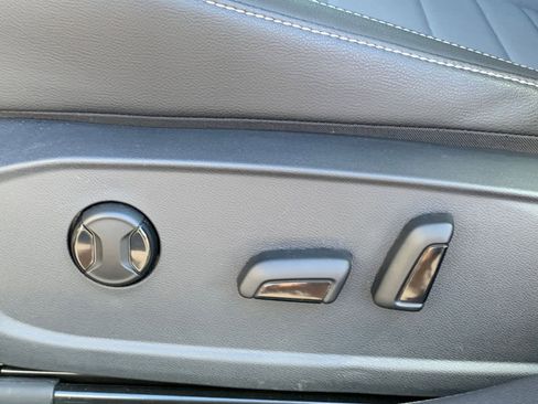 Used 2025 Volkswagen Jetta SE image 23