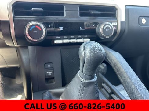 Certified 2024 Toyota Tacoma TRD Off-Road AWD/4WD image 18