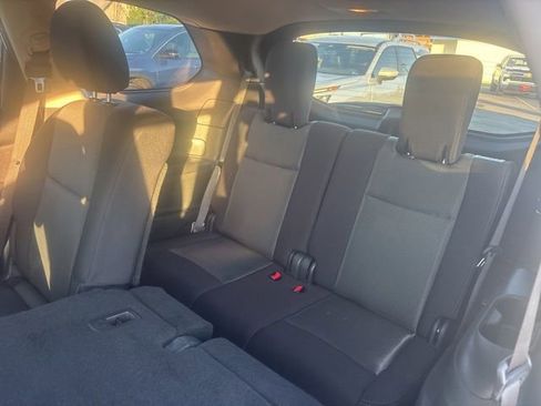 Used 2017 Nissan Pathfinder SV AWD/4WD image 8