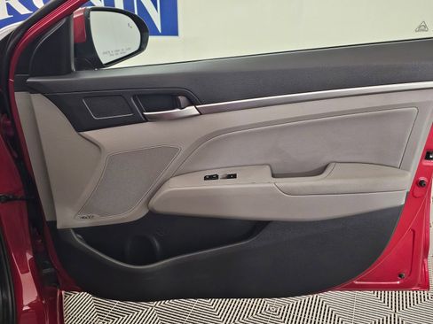 Used 2019 Hyundai Elantra Limited image 28