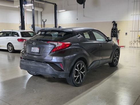 Used 2018 Toyota C-HR XLE FWD image 7
