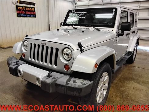 Used 2012 Jeep Wrangler Unlimited Sahara w/ Dual Top Group AWD/4WD image 4