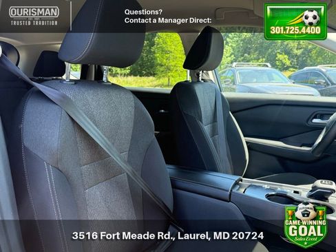 Used 2025 Nissan Rogue SV FWD image 9