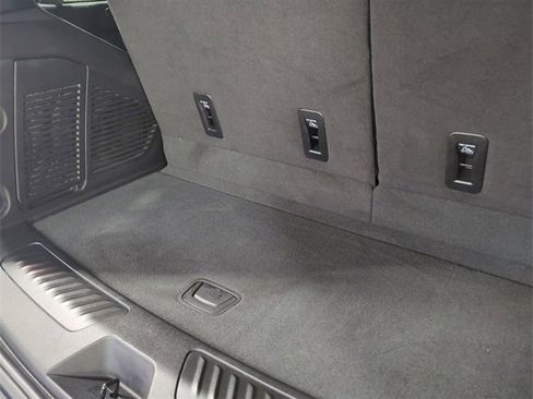 Certified 2024 GMC Yukon SLT w/ SLT Luxury Package image 25