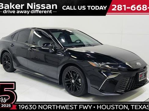 Used 2025 Toyota Camry SE w/ Convenience Package FWD image 1
