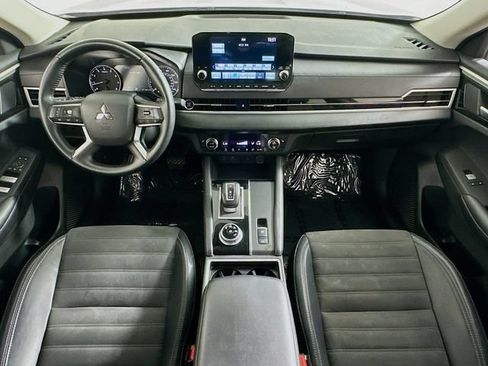 Used 2024 Mitsubishi Outlander SE FWD image 14