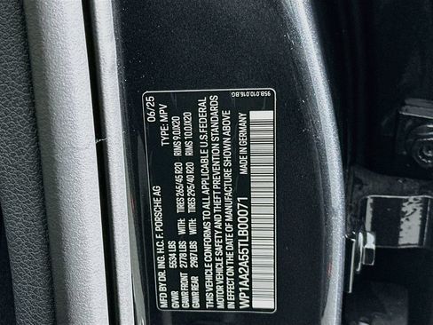 Certified 2026 Porsche Macan AWD/4WD image 36