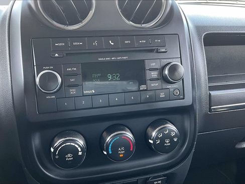 Used 2016 Jeep Patriot Latitude AWD/4WD image 6