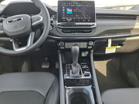 New 2026 Jeep Compass Latitude image 21