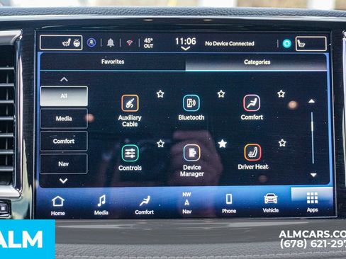 Used 2024 Chrysler Pacifica Select image 39