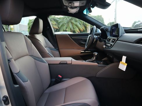 Used 2025 Lexus ES 350 w/ Premium Package image 34