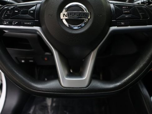 Used 2019 Nissan Kicks S image 19