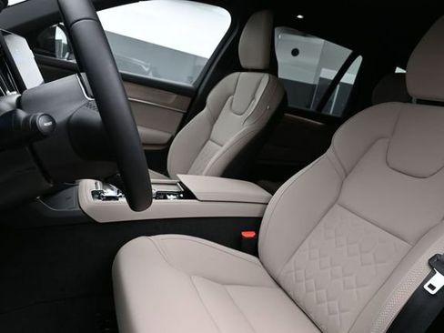 New 2026 Volvo XC90 T8 Plus w/ Protection Package Premier AWD/4WD image 10