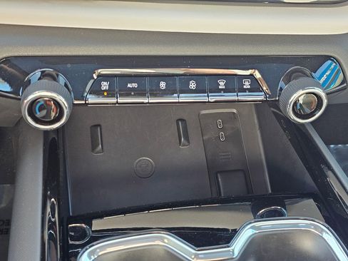 Used 2025 Chevrolet Silverado EV RST AWD/4WD image 32