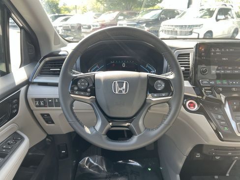 Used 2024 Honda Odyssey Touring image 16