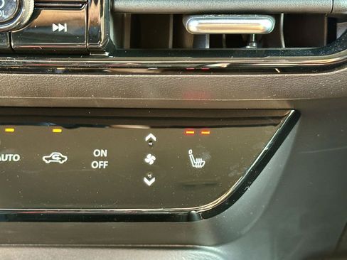 New 2026 Nissan Kicks SR w/ Cold Weather Package image 24