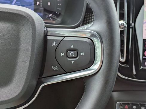 Used 2025 Volvo XC40 B5 Plus AWD/4WD image 32