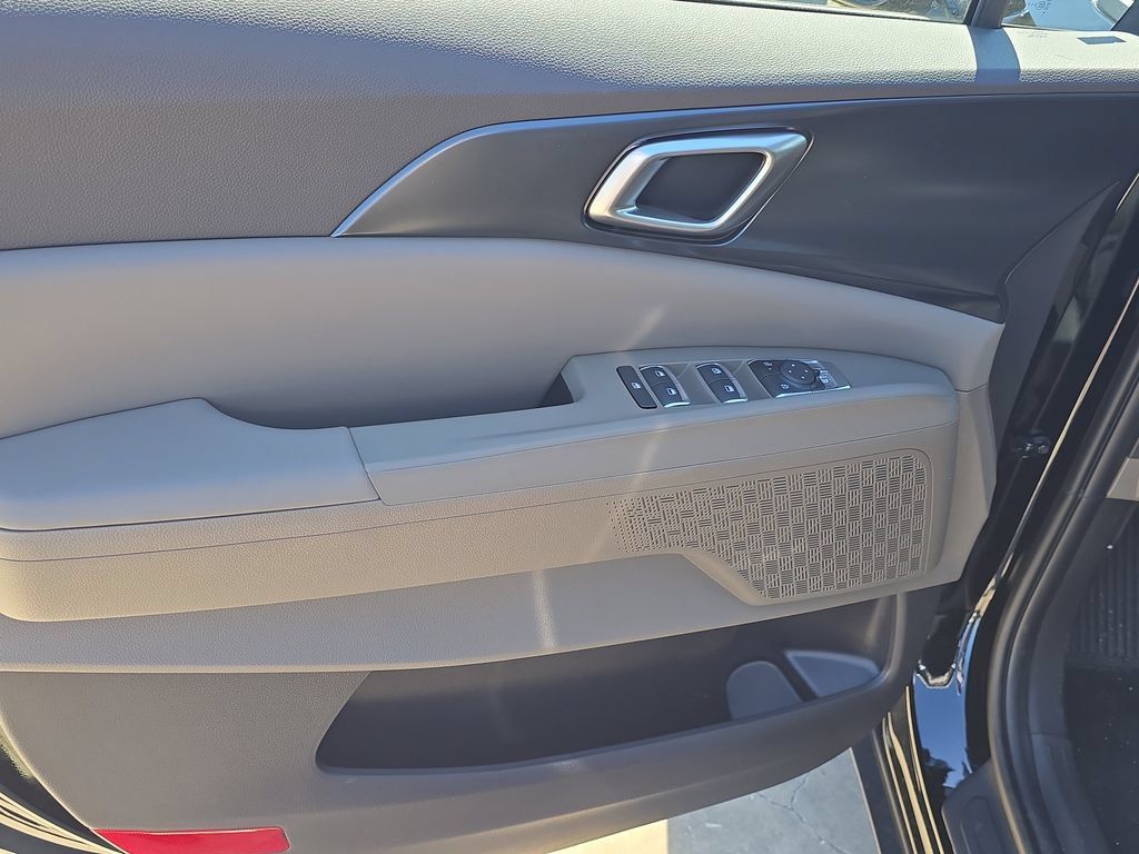 New 2026 Kia Carnival FWD image 18