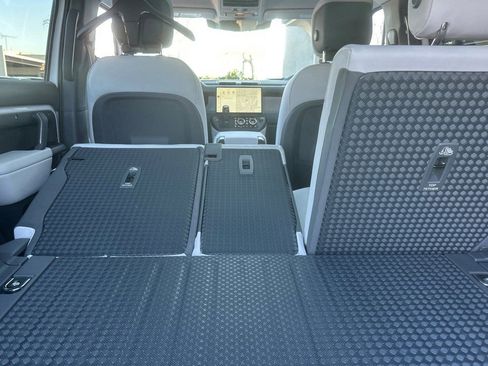 New 2026 Land Rover Defender 110 X-Dynamic SE image 27