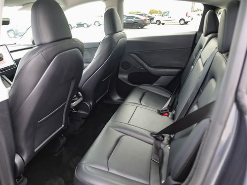 Used 2023 Tesla Model Y Long Range AWD/4WD image 18