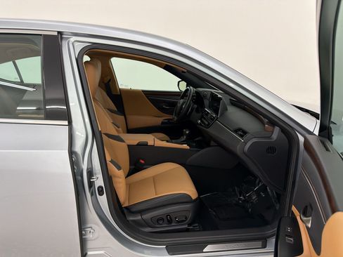 Certified 2025 Lexus ES 350 w/ Premium Package FWD image 29