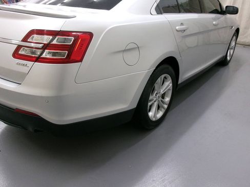 Used 2013 Ford Taurus SEL FWD image 8