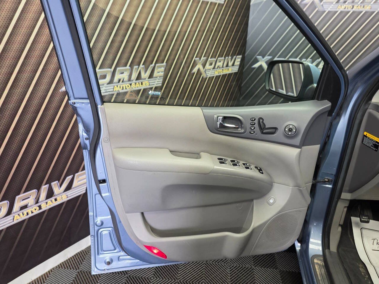 Used 2010 Kia Sedona EX w/ Luxury Pkg FWD image 16