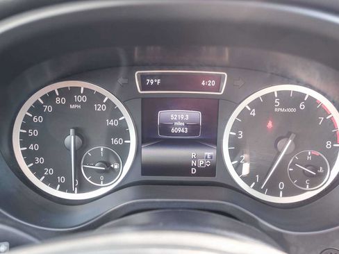 Used 2019 INFINITI QX30 w/ Cargo Package FWD image 24