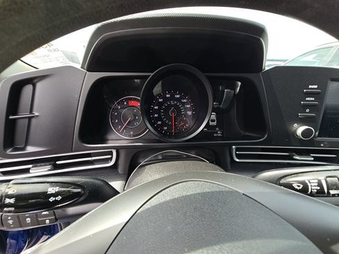 Used 2021 Hyundai Elantra SE FWD image 14