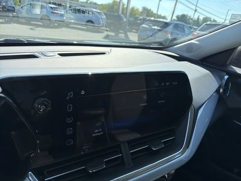 Used 2024 Chevrolet Trax LT w/ Driver Confidence Package FWD image 13