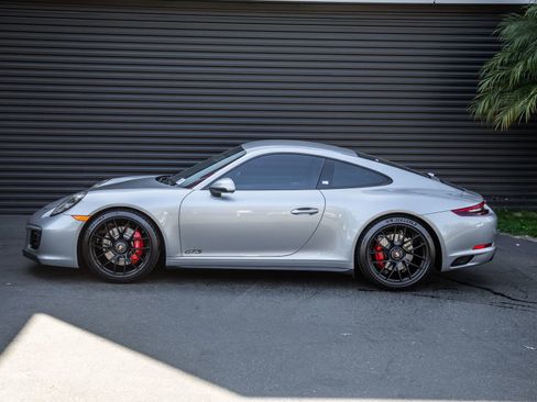 Certified 2019 Porsche 911 Carrera GTS image 2